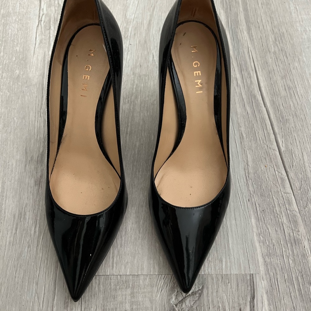 M. Gemi black patent leather pump